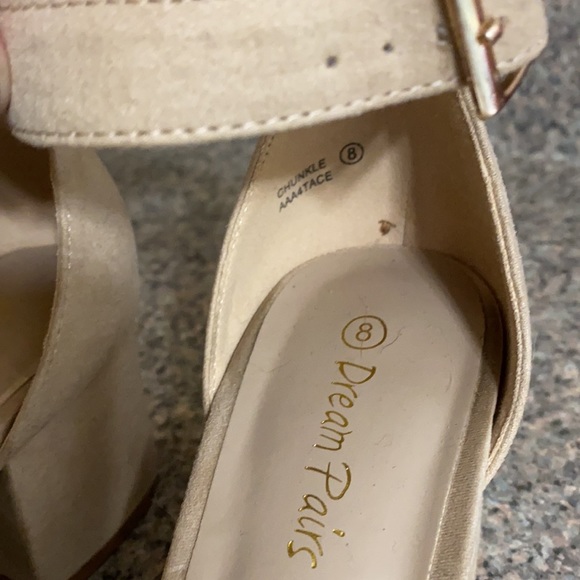 LIKE NEW Size 8 Dream Pair chunk heels worn once - Picture 3 of 4